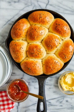 Easy Skillet Dinner Rolls